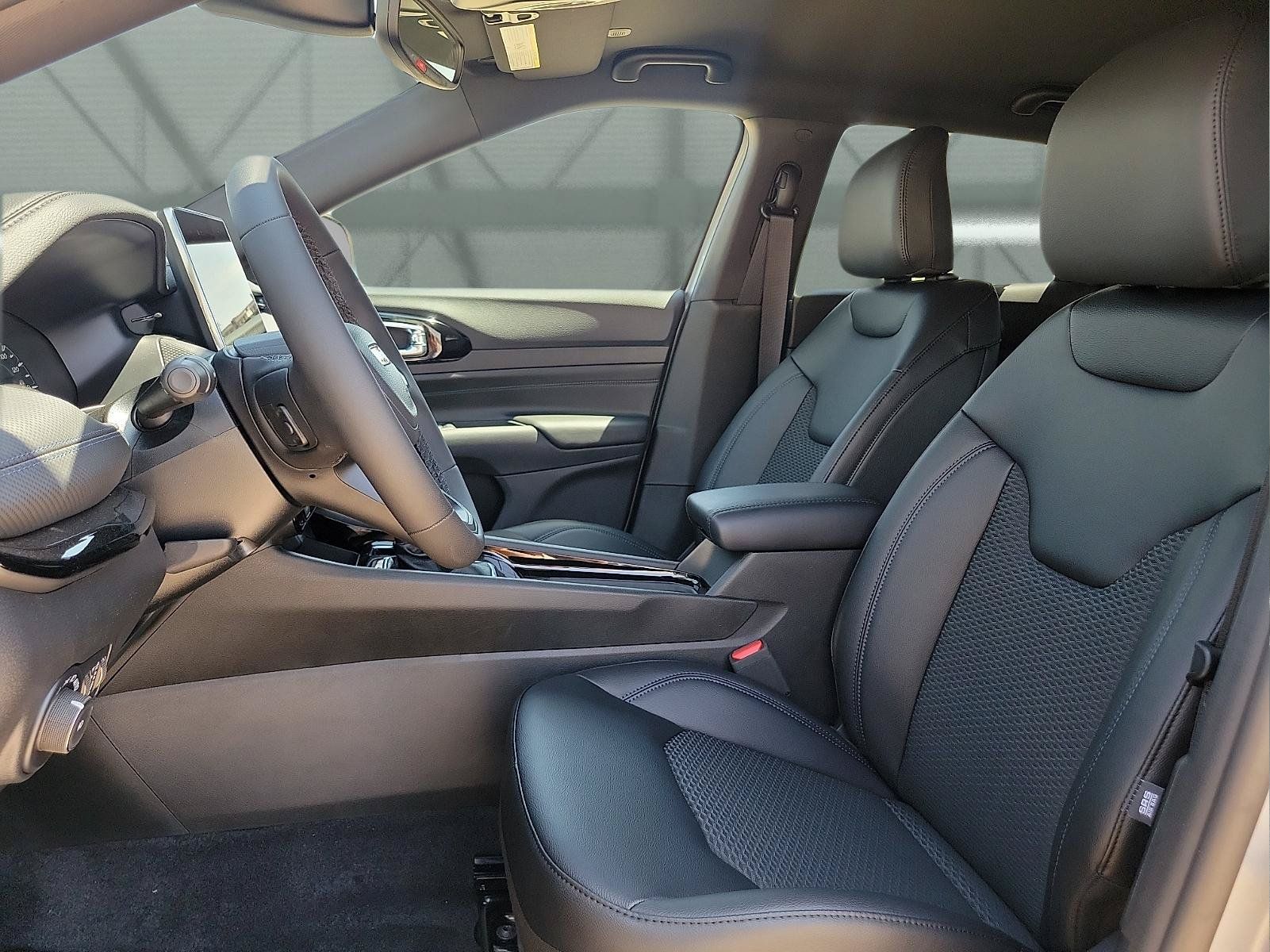 New 2026 Jeep Compass Latitude AWD/4WD image 11