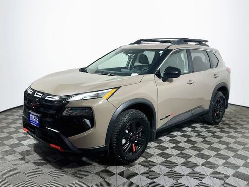 Used 2025 Nissan Rogue SV AWD/4WD image 3