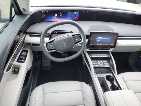 New 2026 Lincoln Nautilus Premier AWD/4WD image 15
