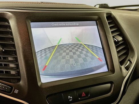 Used 2019 Jeep Cherokee Trailhawk w/ Cold Weather Group AWD/4WD image 18