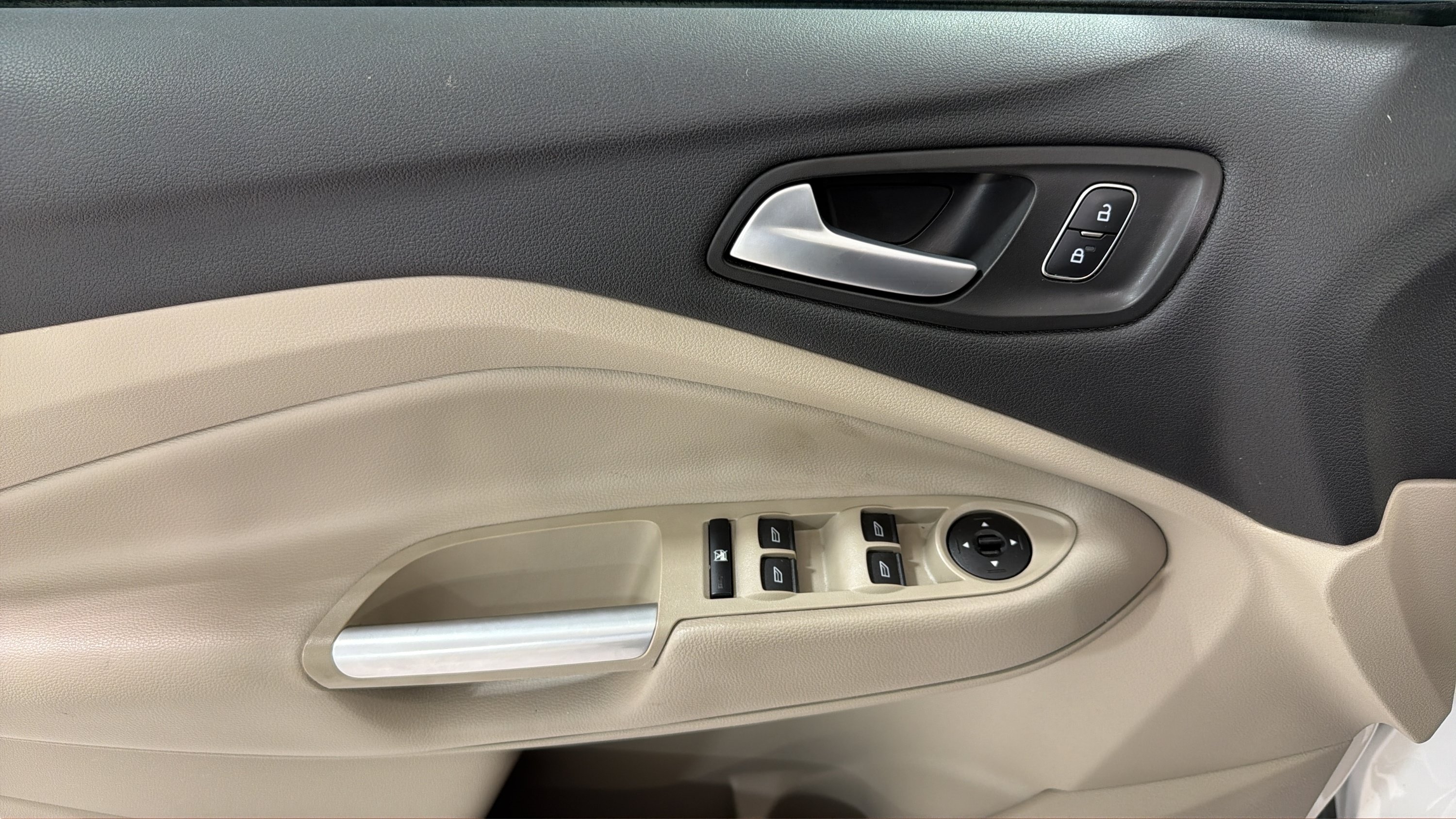 Used 2018 Ford Escape SE w/ SE Sync 3 Package AWD/4WD image 11