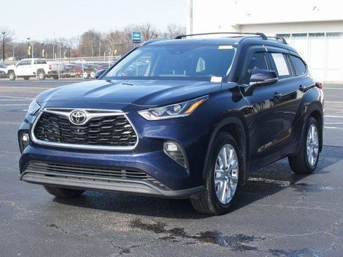 Used 2021 Toyota Highlander Limited image 2