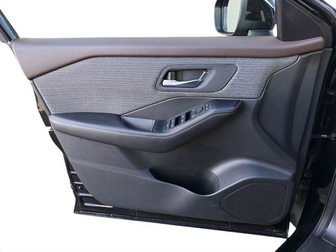 Used 2023 Nissan Rogue SV image 17