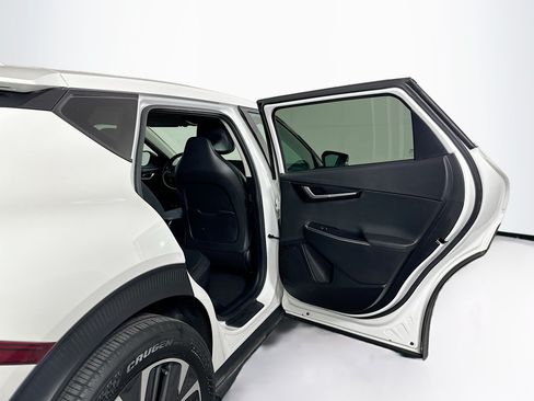 Used 2024 Kia EV6 Light RWD image 29