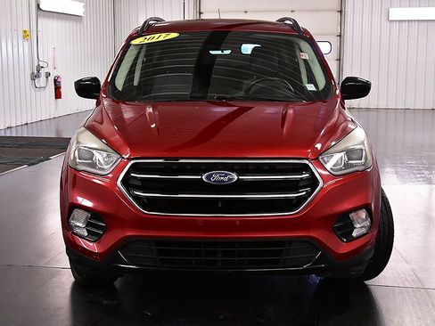 Used 2017 Ford Escape SE w/ SE Sport Appearance Package image 2