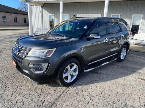 Used 2016 Ford Explorer XLT w/ Equipment Group 202A image 3