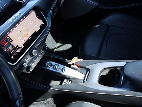 Used 2020 Ferrari Portofino RWD image 27