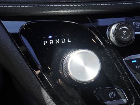 Used 2024 Chrysler Pacifica Limited w/ Uconnect Theater Family Group AWD/4WD image 15