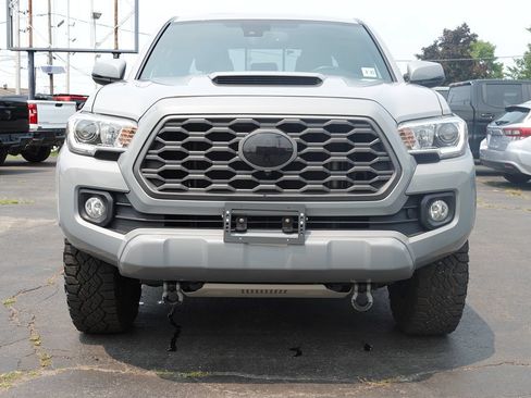 Used 2020 Toyota Tacoma TRD Off-Road AWD/4WD image 5