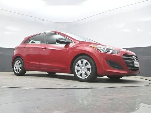 Used 2016 Hyundai Elantra GT FWD image 24