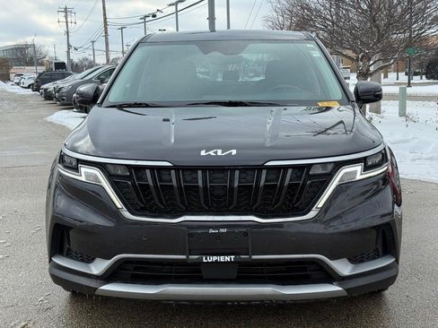 Used 2024 Kia Carnival EX image 8