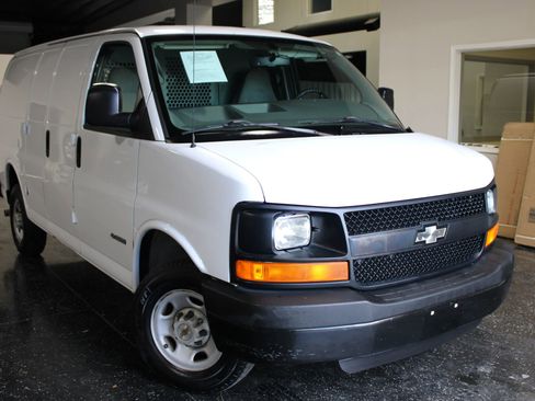 Used 2005 Chevrolet Express 2500 image 33