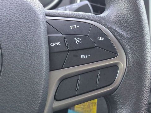 Used 2019 Jeep Cherokee Latitude w/ Popular Appearance Group image 23