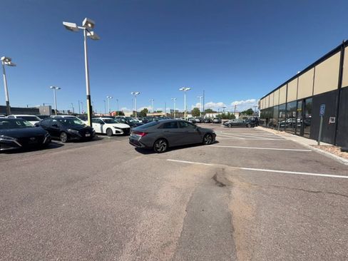 Used 2025 Hyundai Elantra Limited FWD image 12