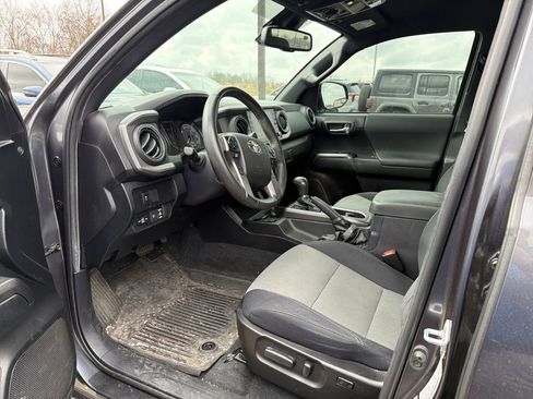 Used 2021 Toyota Tacoma TRD Off-Road image 16