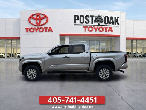 Used 2025 Toyota Tacoma SR5 AWD/4WD image 8