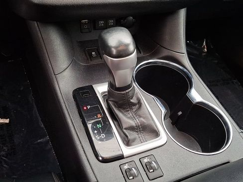 Used 2018 Toyota Highlander XLE AWD/4WD image 15