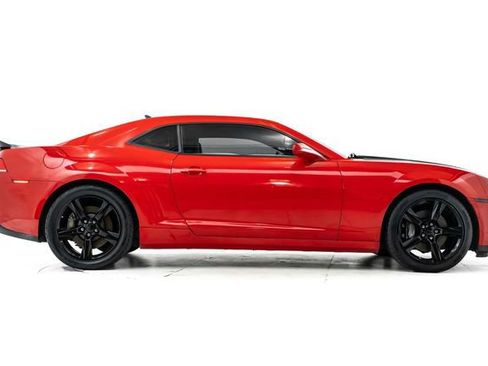 Used 2015 Chevrolet Camaro SS w/ LPO, Black Appearance Package RWD image 5