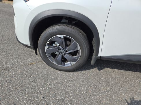 Certified 2026 Nissan Rogue SV FWD image 8