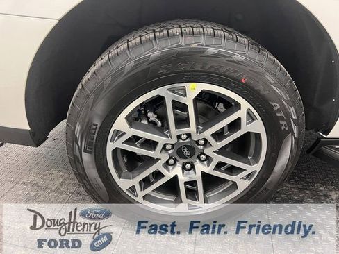 New 2026 Ford Expedition Active image 15