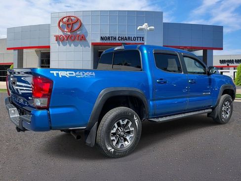 Used 2017 Toyota Tacoma TRD Off-Road AWD/4WD image 7