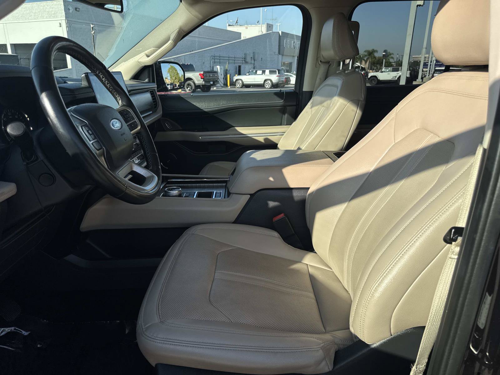 Used 2024 Ford Expedition Limited RWD image 16