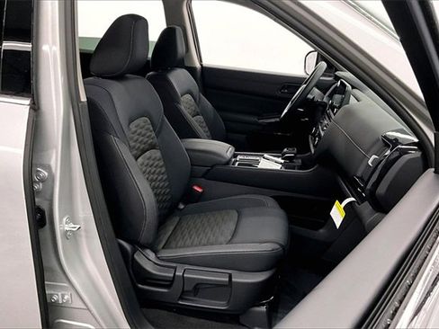New 2025 Nissan Pathfinder S image 35