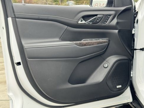 Used 2023 GMC Acadia Denali image 20