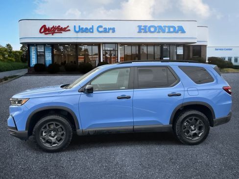 Used 2025 Honda Pilot TrailSport image 2