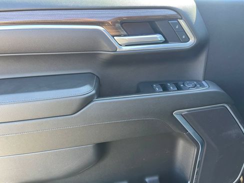 Used 2025 Chevrolet Silverado 1500 LT AWD/4WD image 6