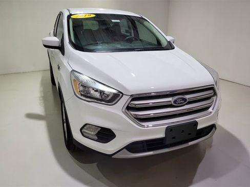 Used 2019 Ford Escape SE image 15