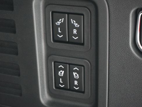 New 2026 Chevrolet Traverse RS image 9