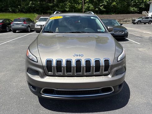 Used 2017 Jeep Cherokee Limited w/ Luxury Group AWD/4WD image 8