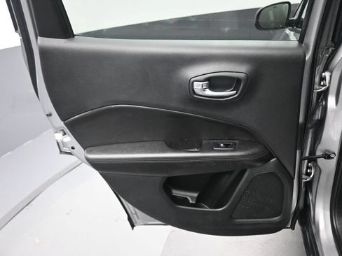 Used 2019 Jeep Compass Latitude AWD/4WD image 27