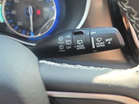 Used 2022 Chrysler Pacifica Touring-L image 17