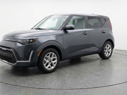 Used 2025 Kia Soul LX w/ LX Technology Package image 3