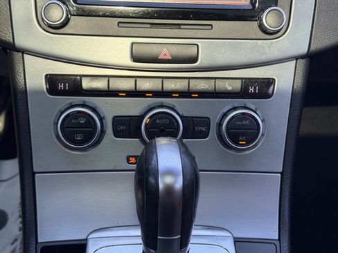 Used 2014 Volkswagen CC Executive image 31