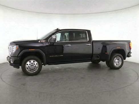 Used 2024 GMC Sierra 3500 Denali w/ Denali Reserve Package AWD/4WD image 4