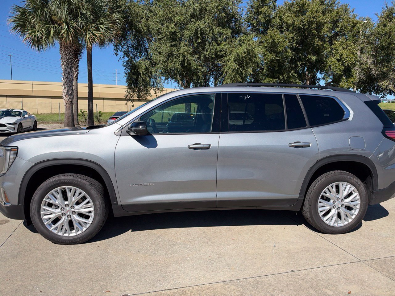Certified 2026 GMC Acadia Elevation w/ Elevation Premium Package FWD image 2
