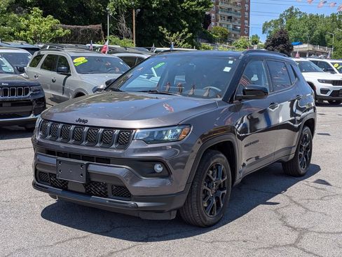 Used 2023 Jeep Compass Latitude AWD/4WD image 1