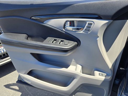 Used 2017 Honda Pilot Touring image 26