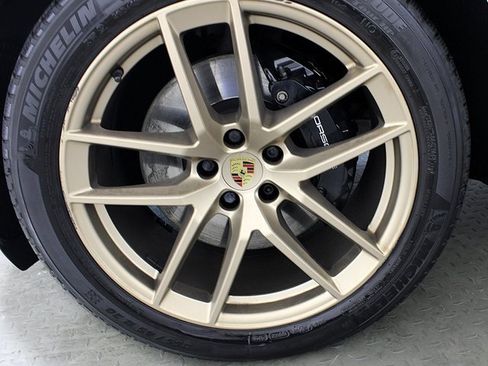 Certified 2022 Porsche Macan S image 12