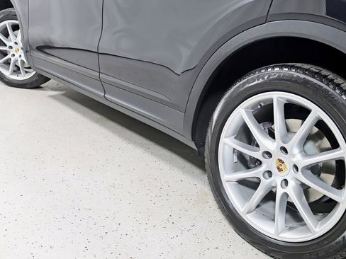Used 2020 Porsche Cayenne image 12