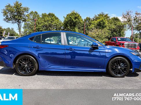 Used 2025 Toyota Camry SE image 10
