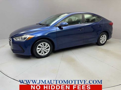 Used 2017 Hyundai Elantra SE image 1