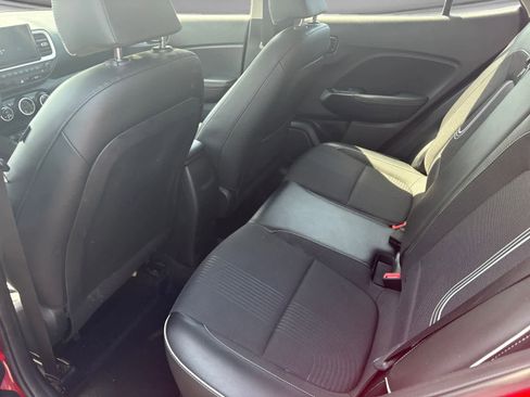 Used 2022 Hyundai Venue Limited FWD image 14