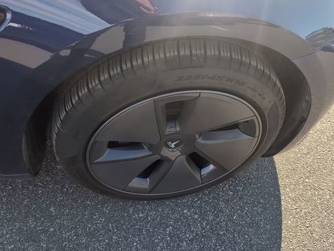 Used 2023 Tesla Model 3 Standard Range image 9