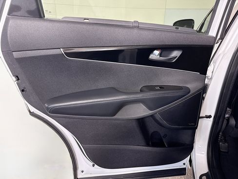 Used 2016 Kia Sorento SX image 26