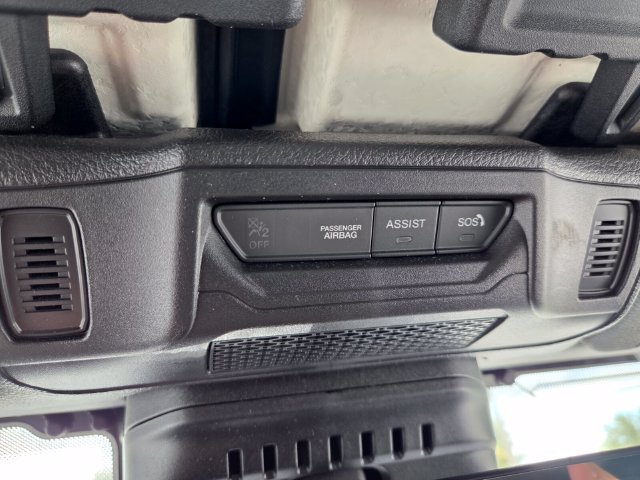 Certified 2025 Jeep Gladiator Mojave AWD/4WD image 33