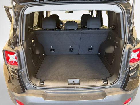 Certified 2023 Jeep Renegade Latitude image 27